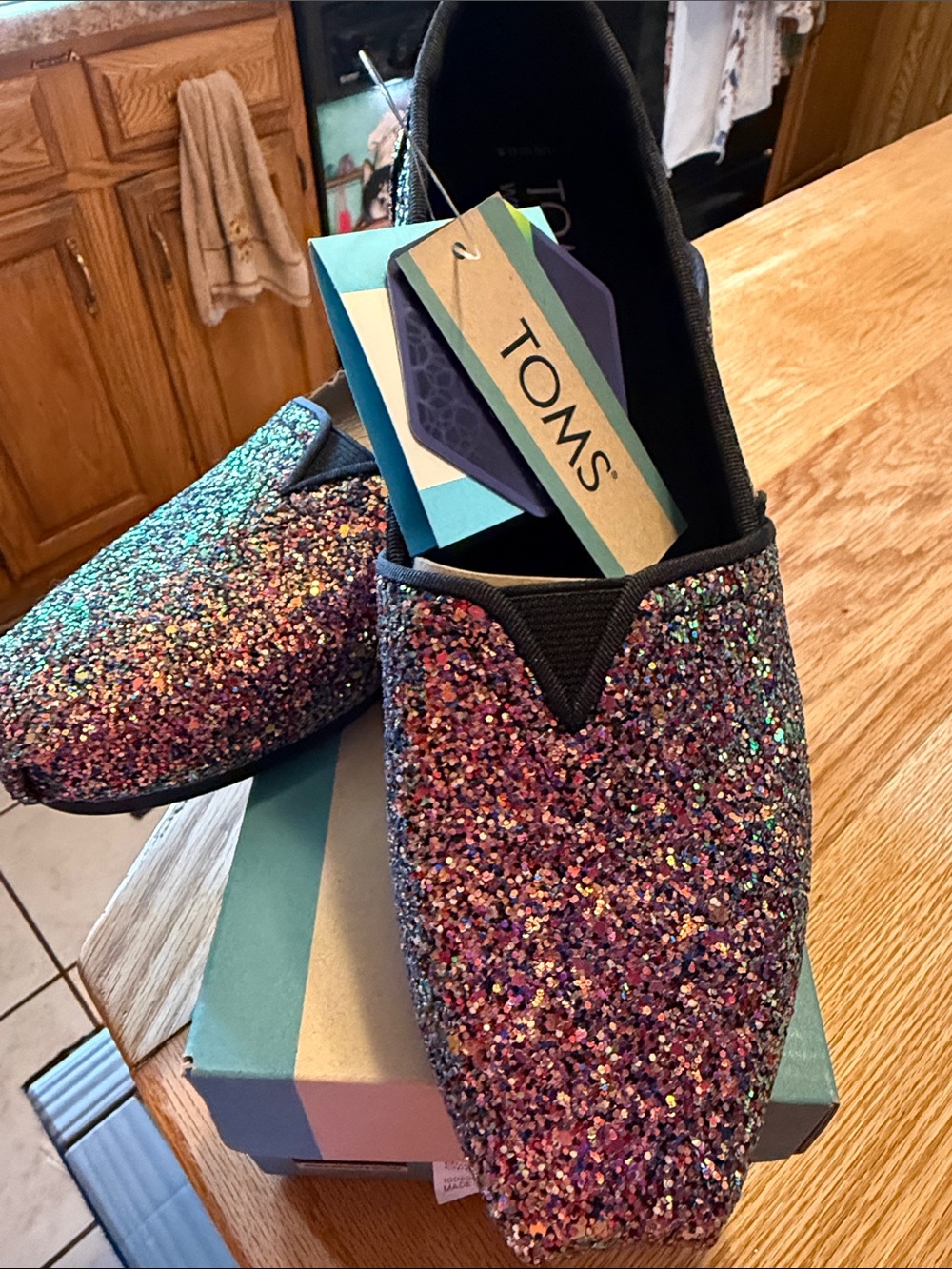 TOMS Women's Multicolor Glitter Slip-On Show. Woman’s size 6.5. NWT - Picture 5 of 5